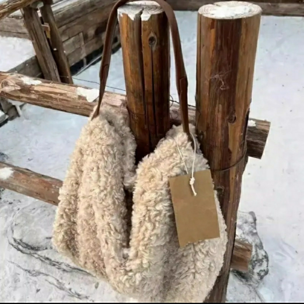 NEW! Cozy Beige Shearling Hobo Bag - Picture 3 of 11